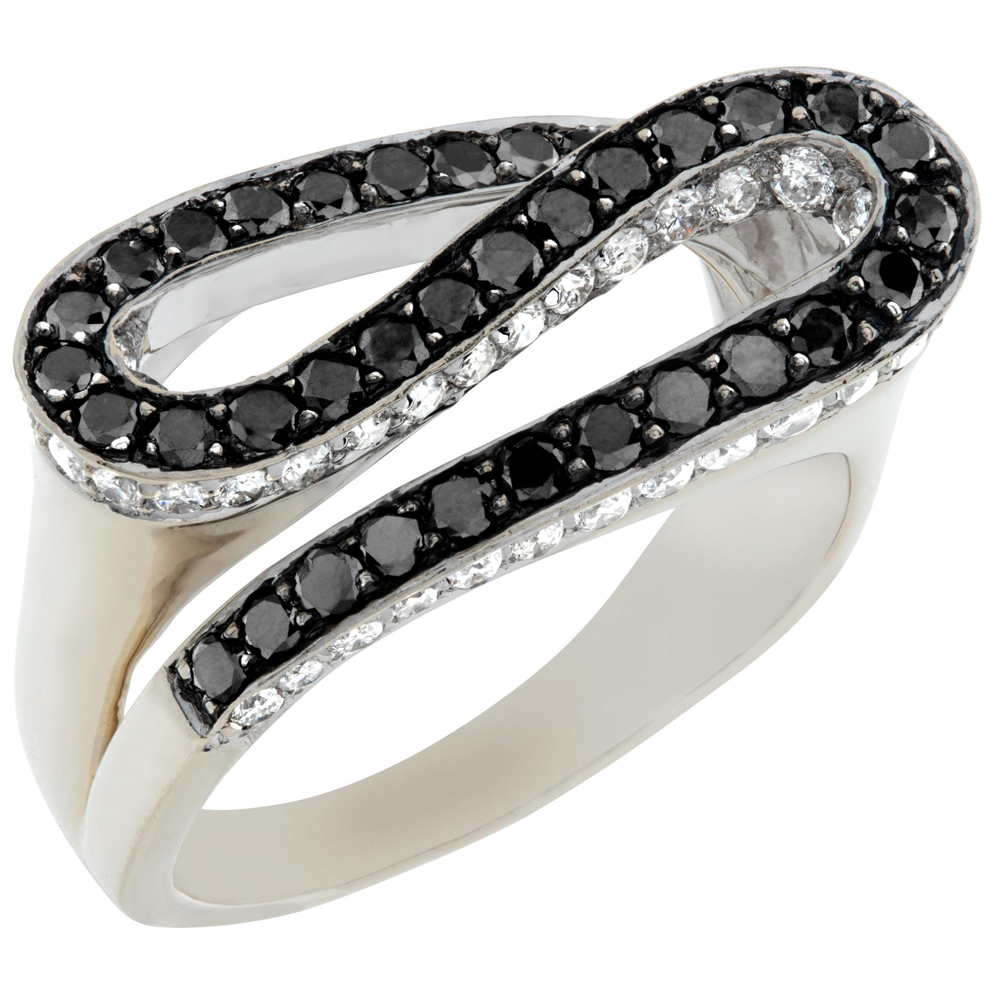 White gold black and white diamonds wavy design ring In Excellent Condition For Sale In Surfside, FL