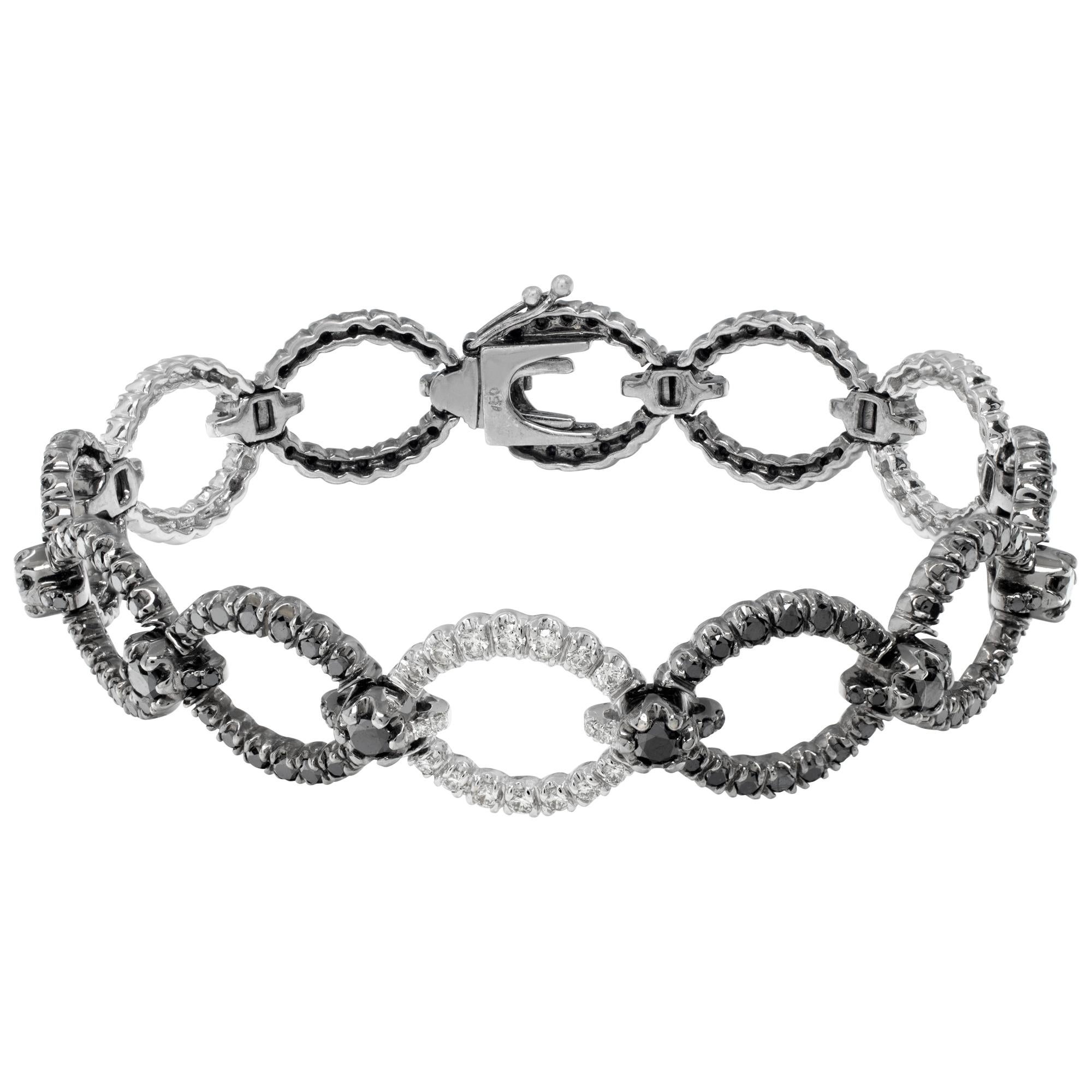 White gold black & white diamond oval link bracelet In Excellent Condition For Sale In Surfside, FL