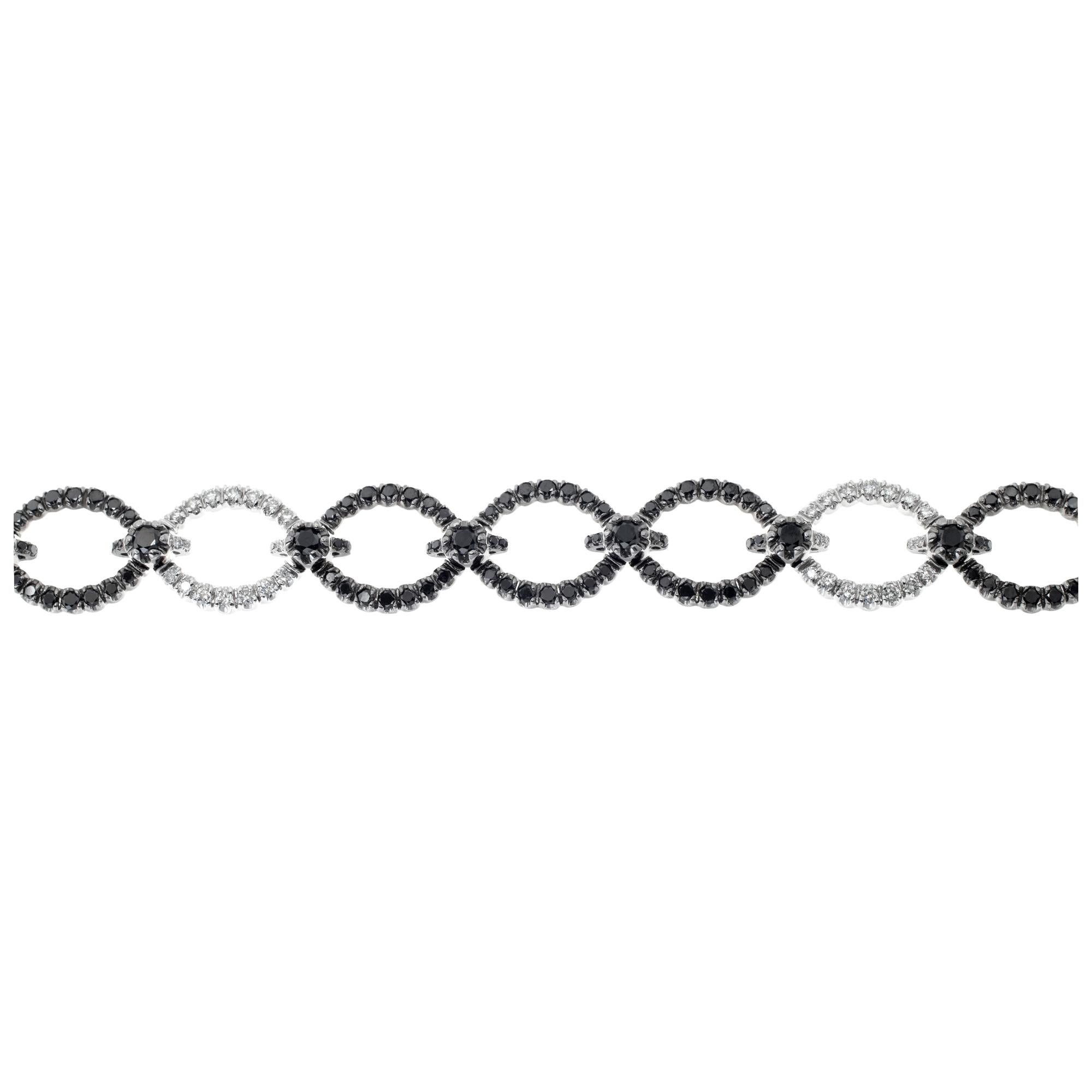 Bracelet à maillons ovales en or blanc et diamants noirs et blancs Pour femmes en vente