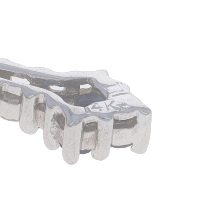 Donna Ciondolo a croce in oro bianco con zaffiro blu e diamante - 14k Fede tonda .71ctw in vendita