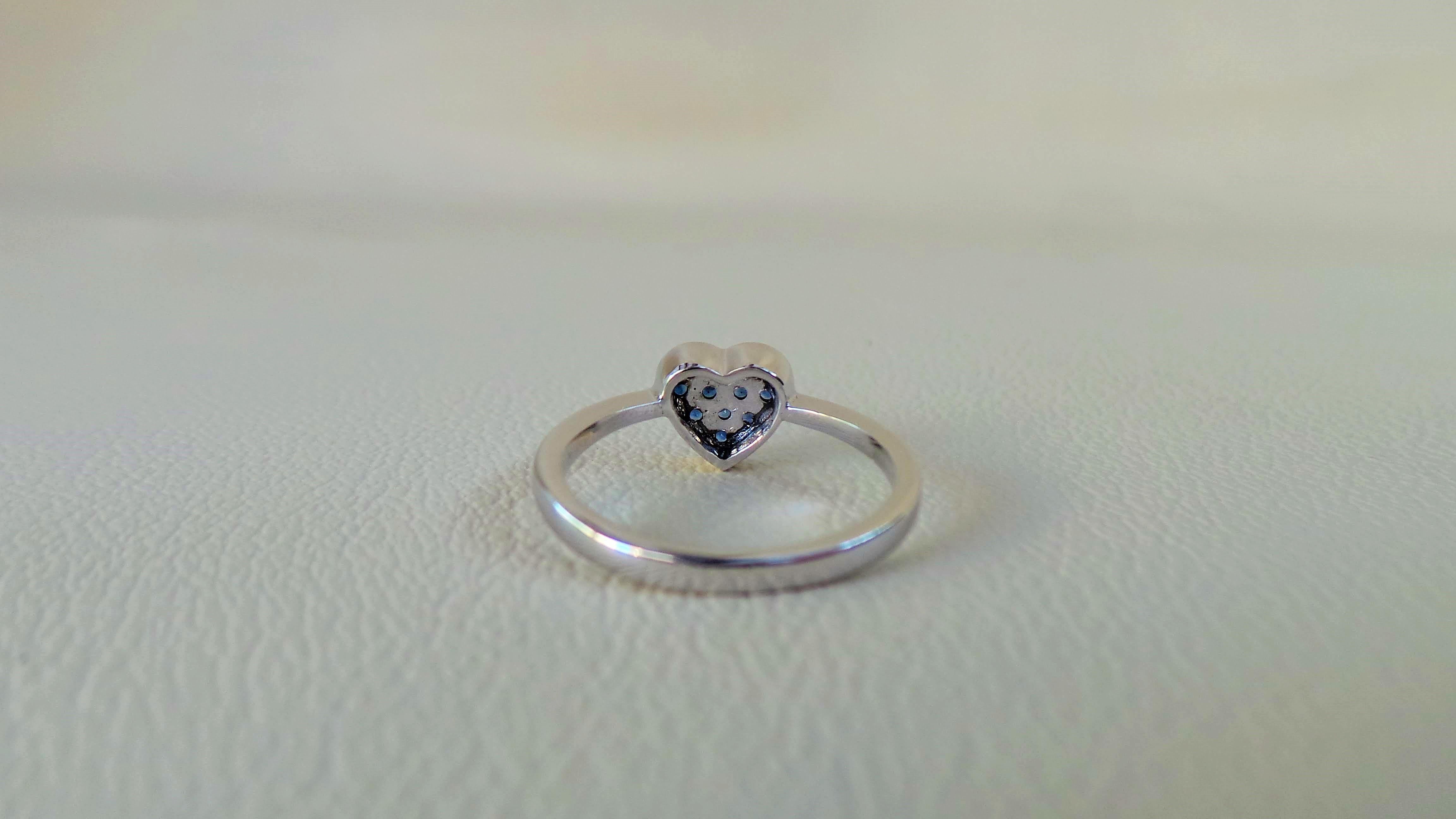 blue sapphire heart ring