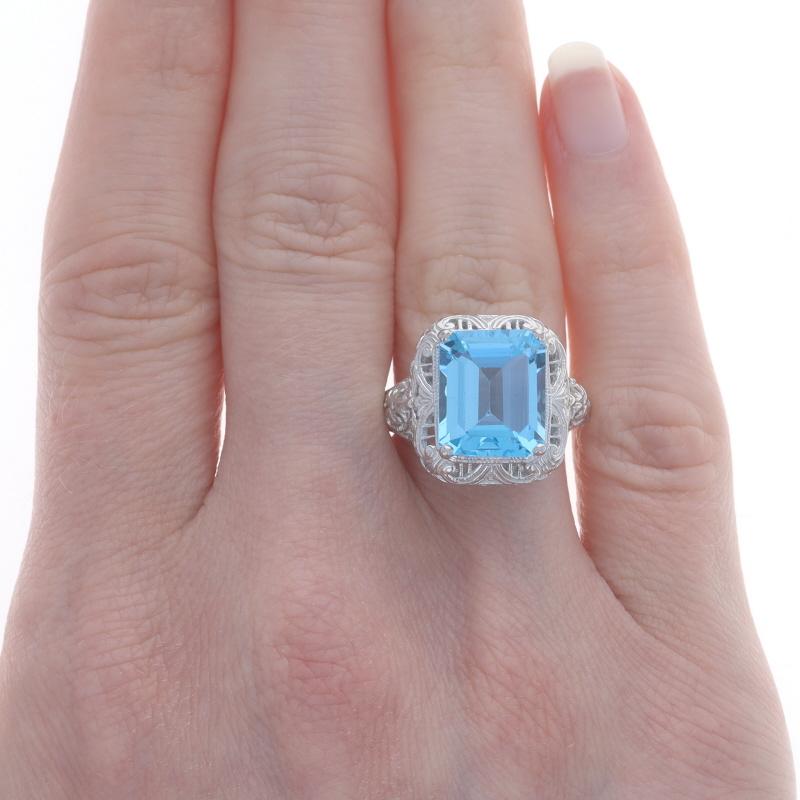 Weißgold Blauer Topas Cocktail Solitär-Ring - 14k Smaragdschliff 6,93 Karat Filigran im Zustand „Hervorragend“ im Angebot in Greensboro, NC