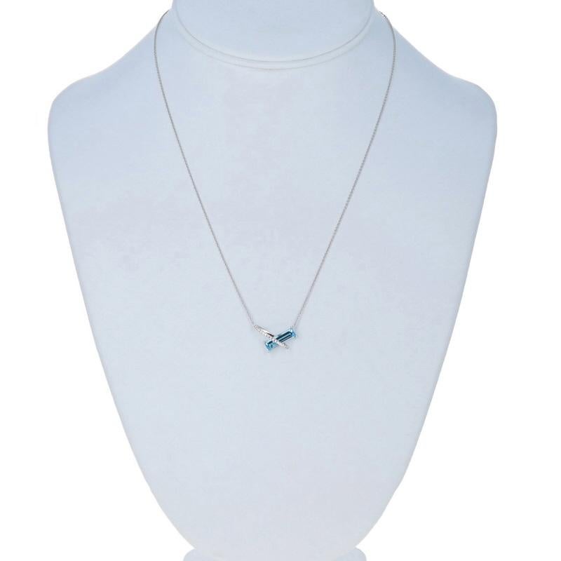 Taglio smeraldo Collana incrociata in oro bianco con diamante e topazio blu da 18