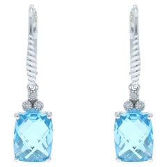 Boucles d'oreilles pendantes en or blanc avec topaze bleue et diamant -14k Check Cushion 6.83ctw Pierced