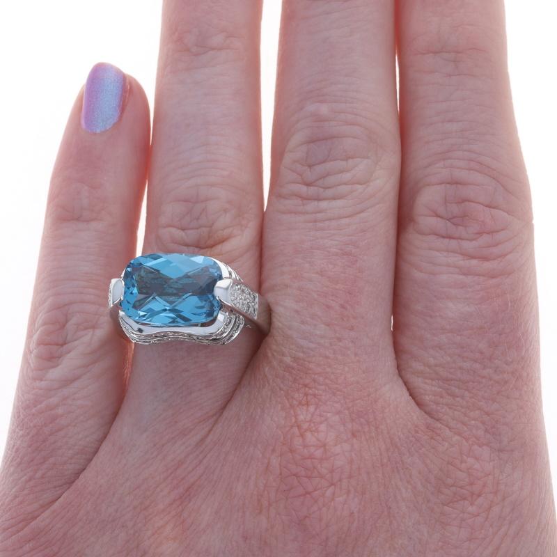 Taglio cuscino Anello in oro bianco con diamante Topazio Blu 14k Cuscino rettangolare a scacchiera 10.04ctw in vendita