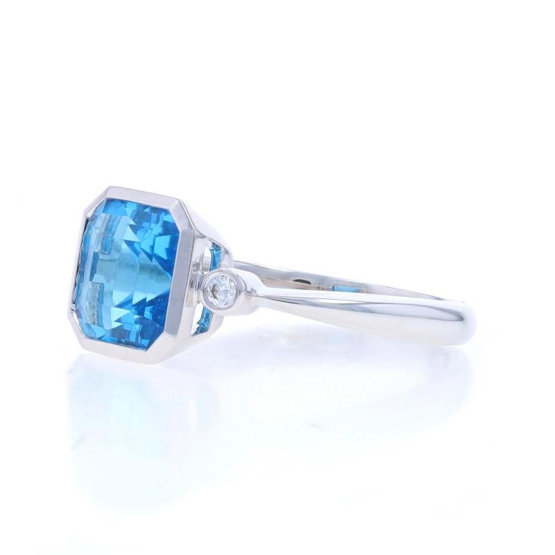Anello a tre pietre con diamante e topazio blu in oro bianco - 14k Square 3.30ctw In condizioni Nuovo in vendita a Greensboro, NC
