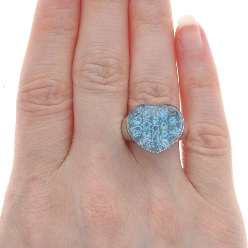 Anello con cuore d'amore in oro bianco e topazio blu - 10k Cuore cabochon su tondi misura 8 In condizioni ottime in vendita a Greensboro, NC