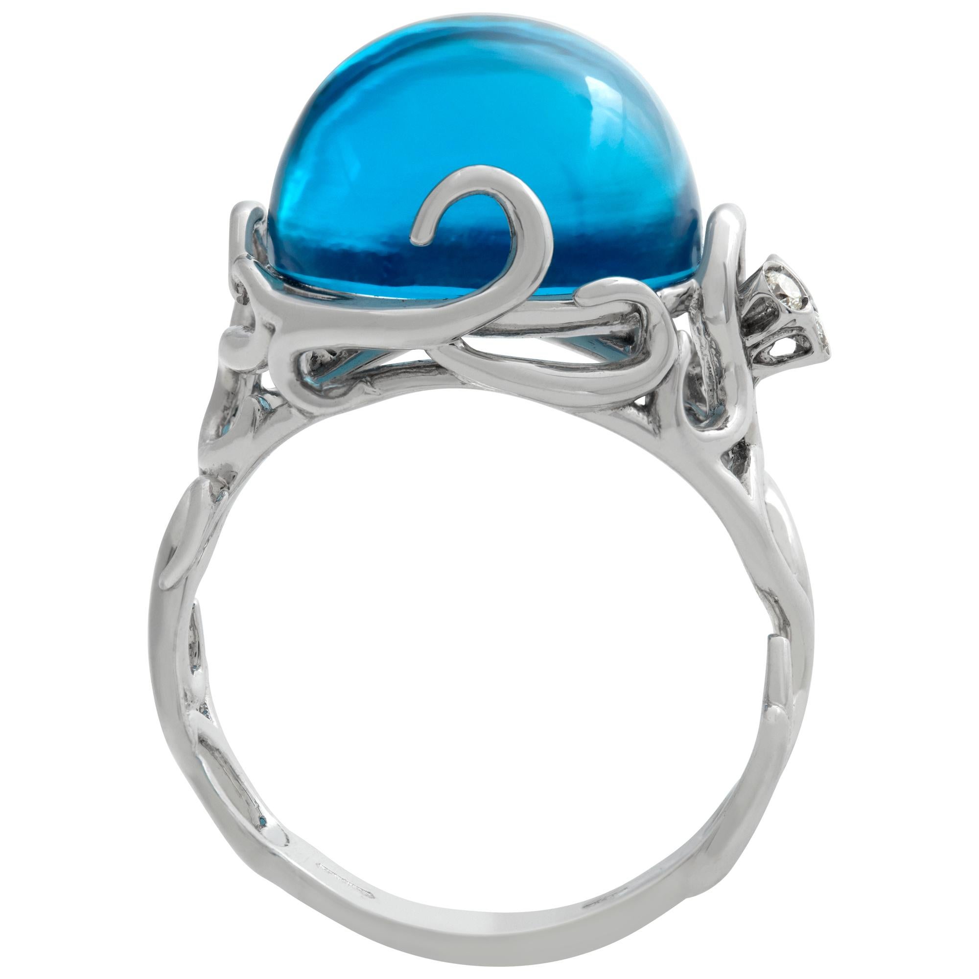 White gold Blue topaz ring with diamonds accents In Excellent Condition For Sale In Surfside, FL