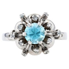 Weißgold Blauer Zirkon & Diamant Floral Halo Ring, 10k Rundschliff 1,44ctw gestaffelt