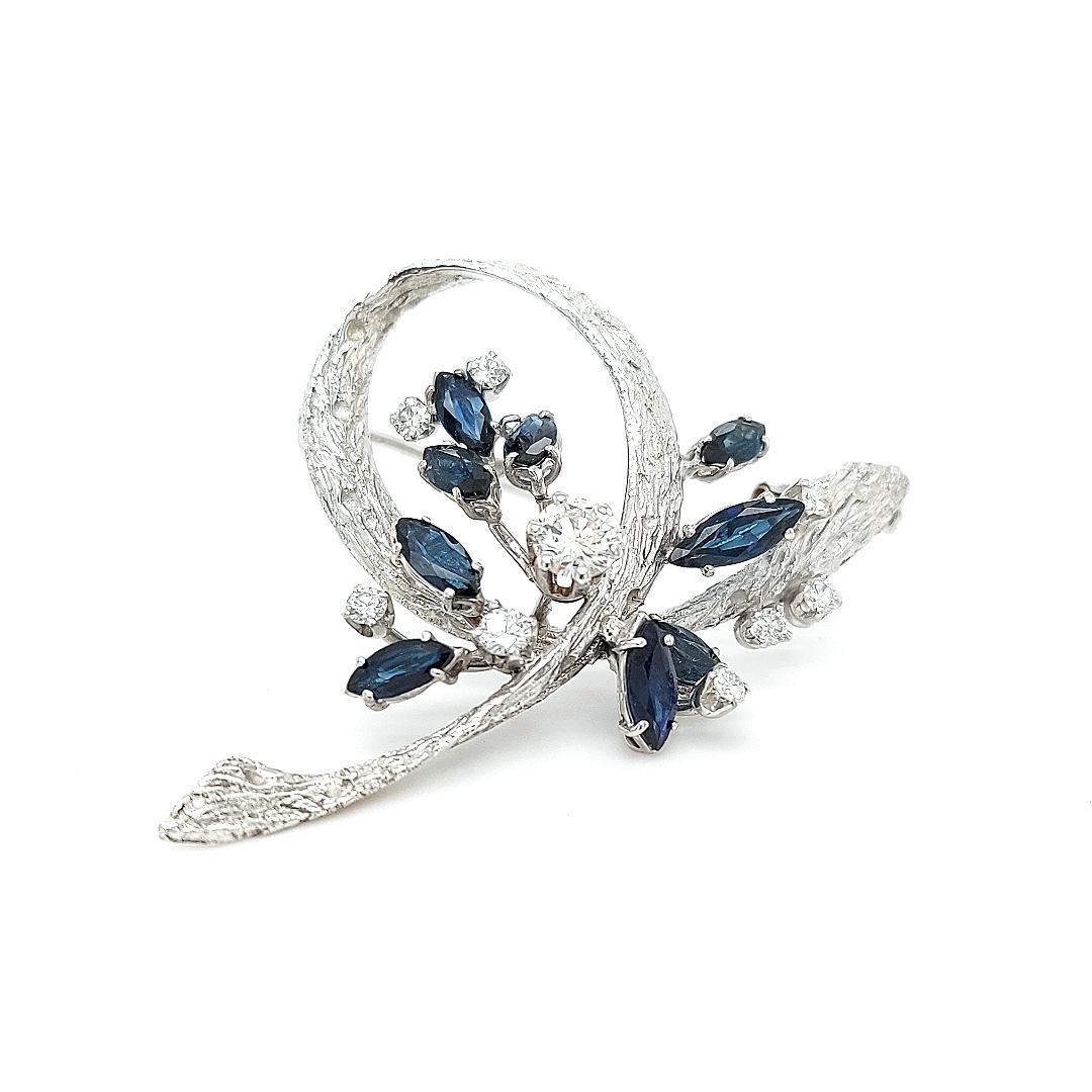18kt Solid White Gold Bouquet Brooch with Diamonds and Sapphires In Excellent Condition For Sale In Antwerp, BE