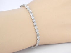 Bracelet en or blanc serti de diamants