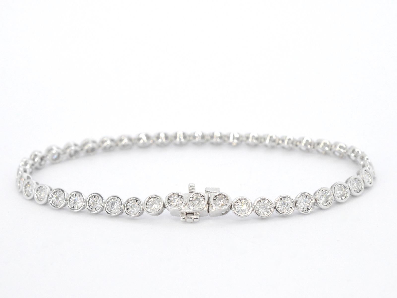 Contemporary White Gold Bracelet Set with Diamonds For Sale