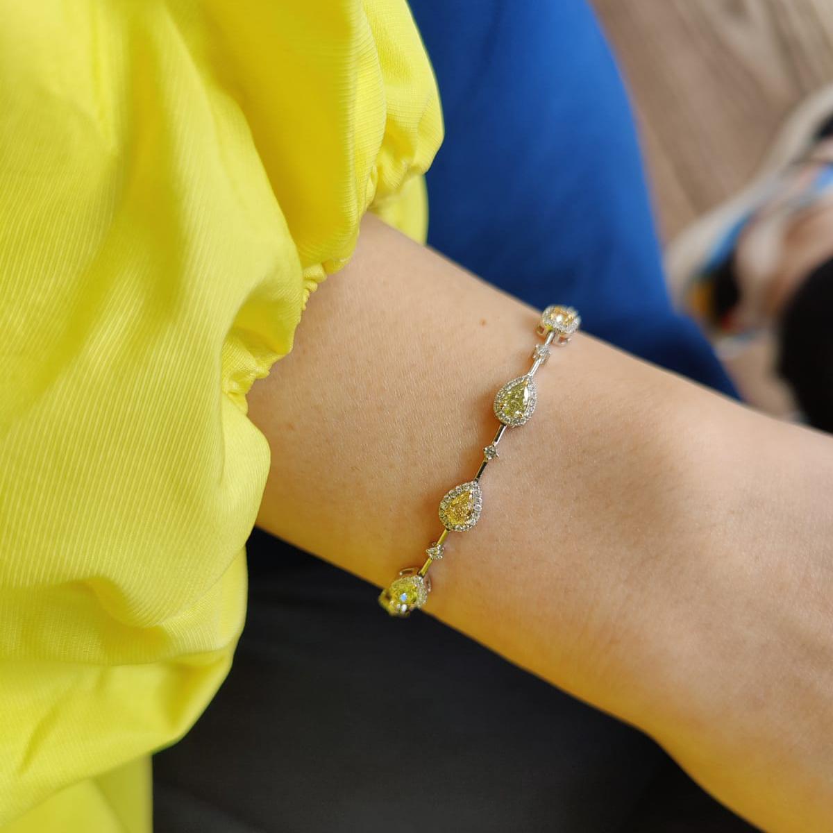 Pear Cut White gold bracelet with 10 fancy coloured diamonds For Sale