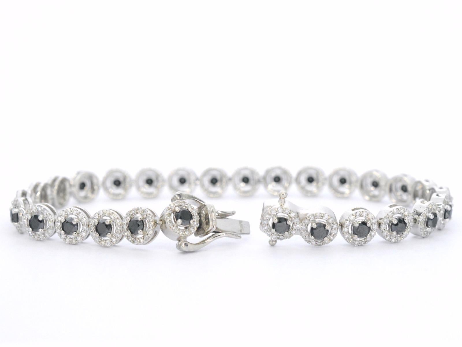 Taille brillant Bracelet en or blanc avec diamants et fleurons de 5,80 carats en vente