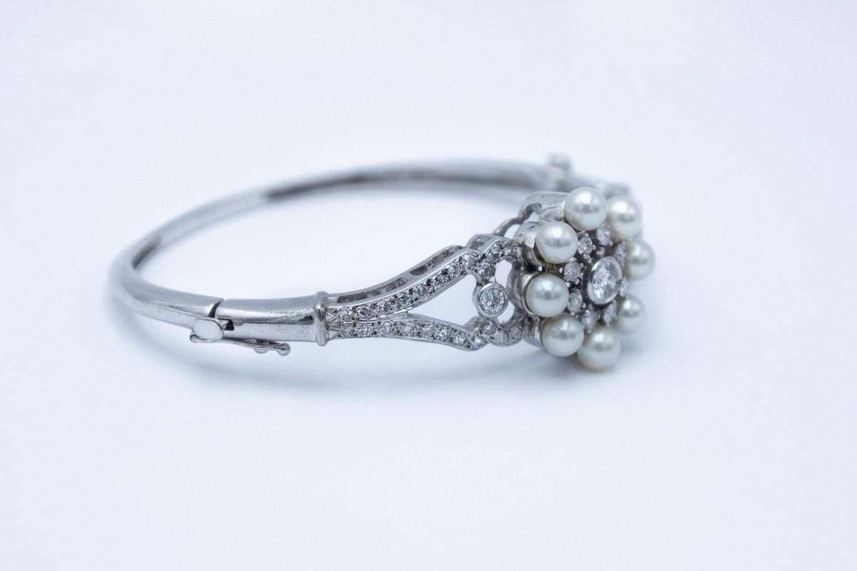 Taille brillant White gold bracelet with diamonds and pearls en vente