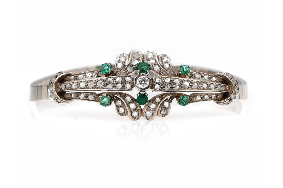 Taglio a rosa Bracciale in oro bianco con smeraldi e diamanti, metà del XX secolo. in vendita