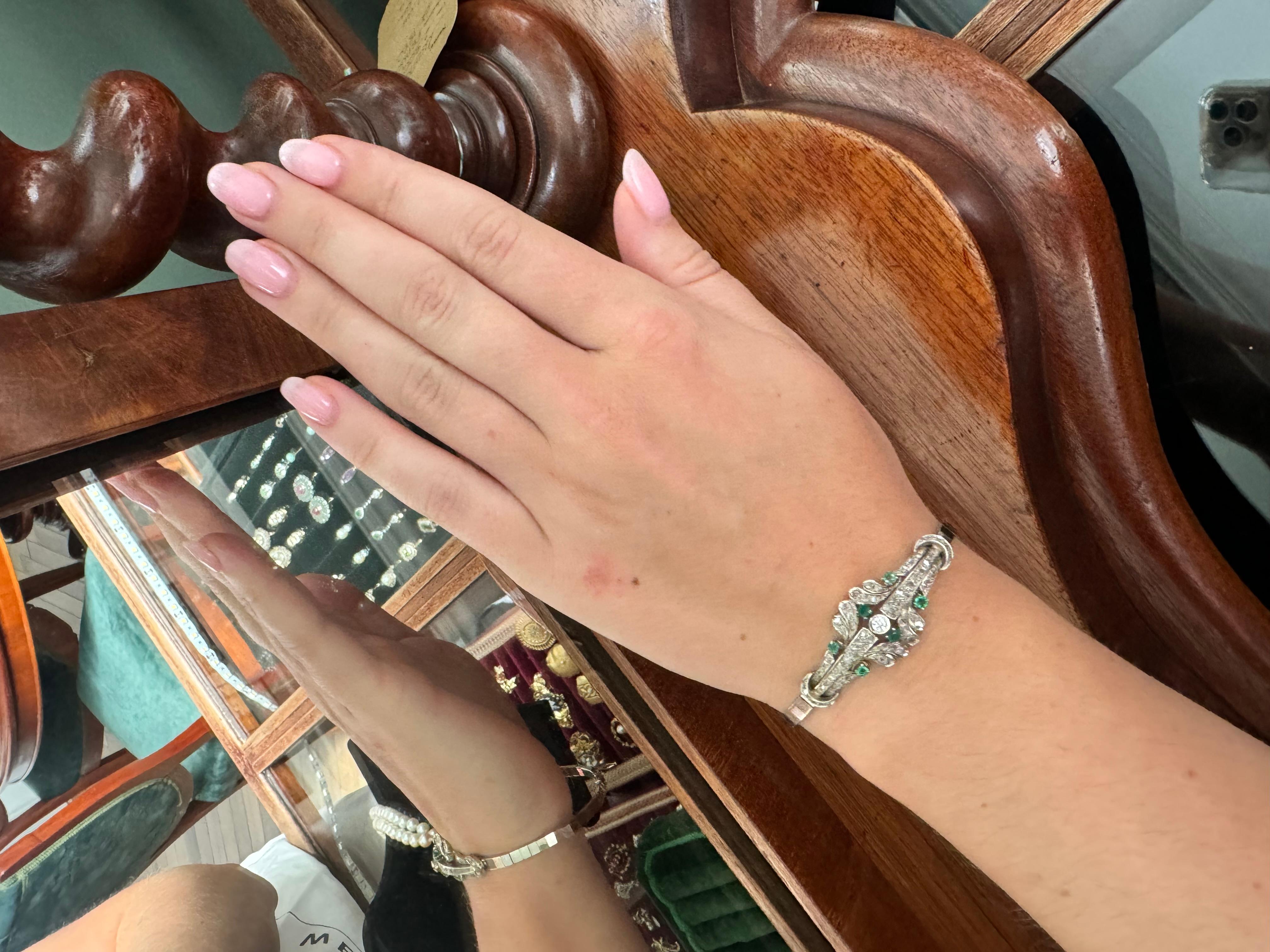 da uomo o donna Bracciale in oro bianco con smeraldi e diamanti, metà del XX secolo. in vendita