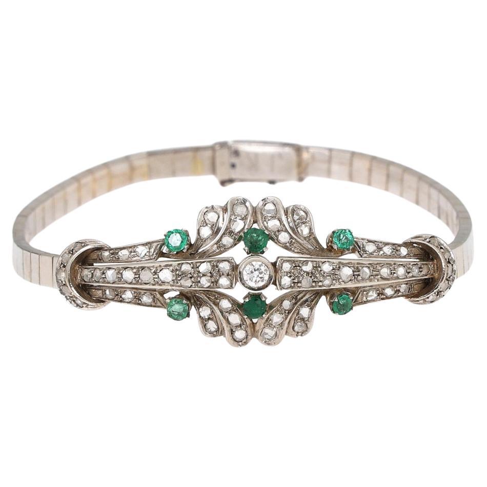 Bracciale in oro bianco con smeraldi e diamanti, metà del XX secolo.