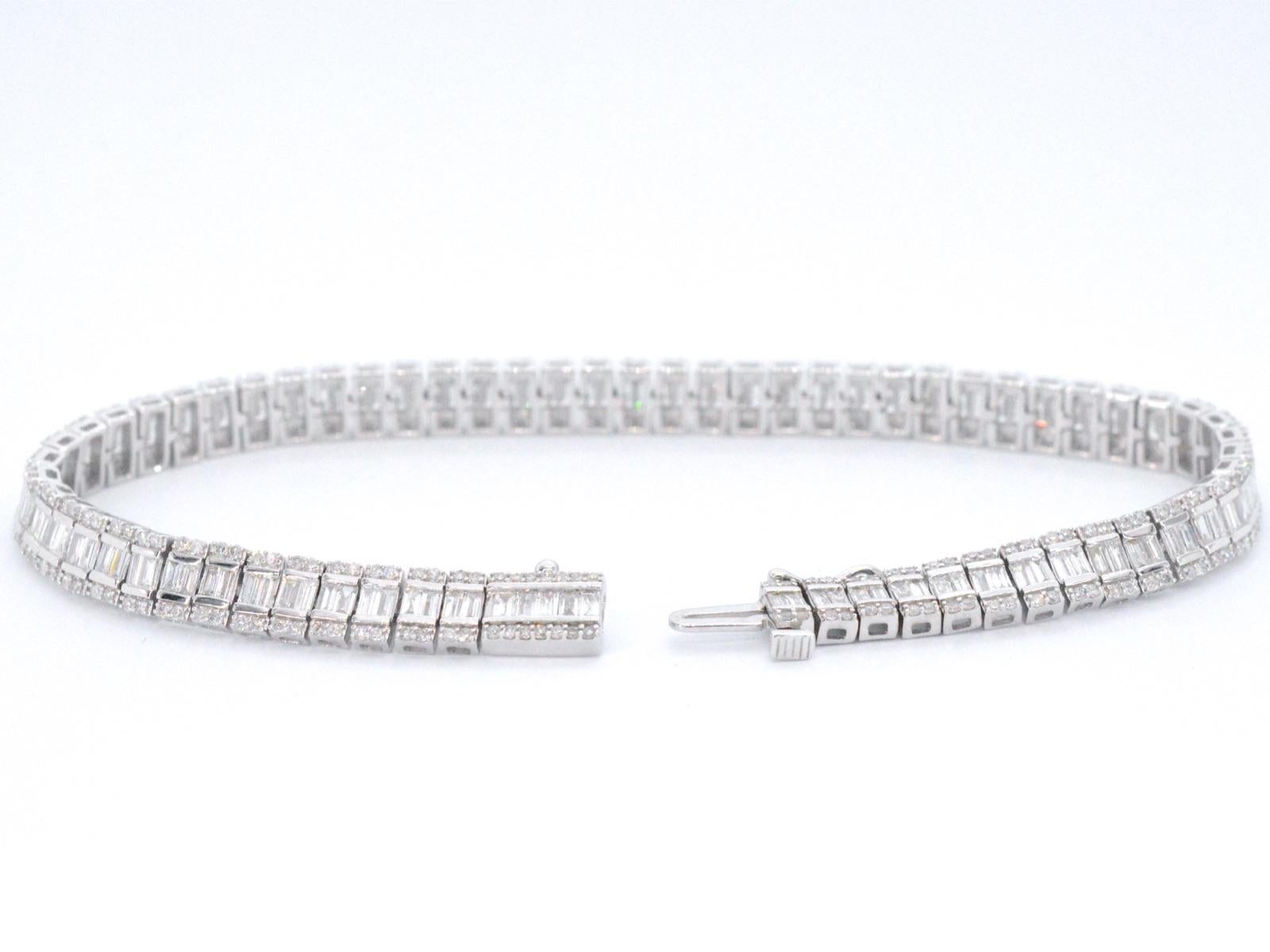 Contemporary White Gold Bracelet with Fully Set with Diamonds 4.50 Carat For Sale