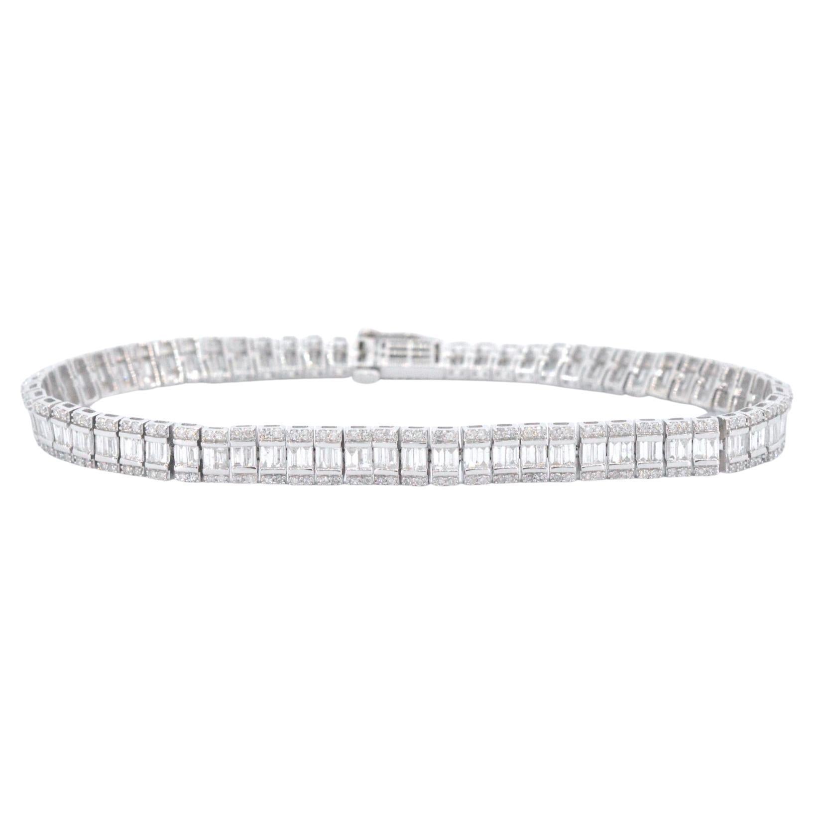 Bracelet en or blanc entièrement serti de diamants de 4,50 carats en vente