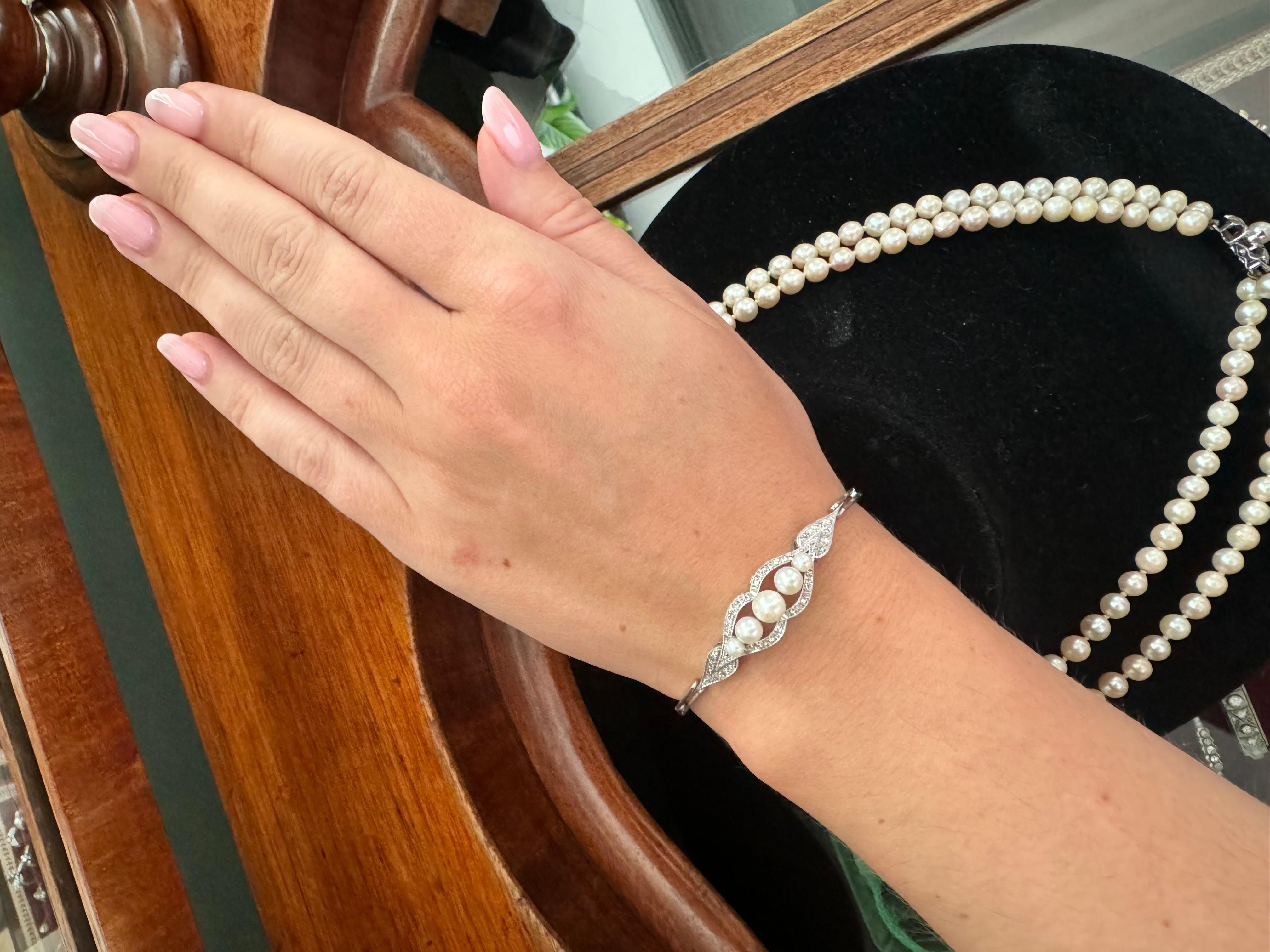 Pulsera de oro blanco con perlas y diamantes. en venta 3