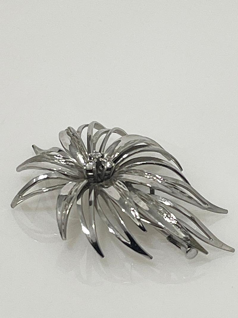 White gold brooch by E. Maier Amsterdam, 1970s In Good Condition For Sale In Delft, NL