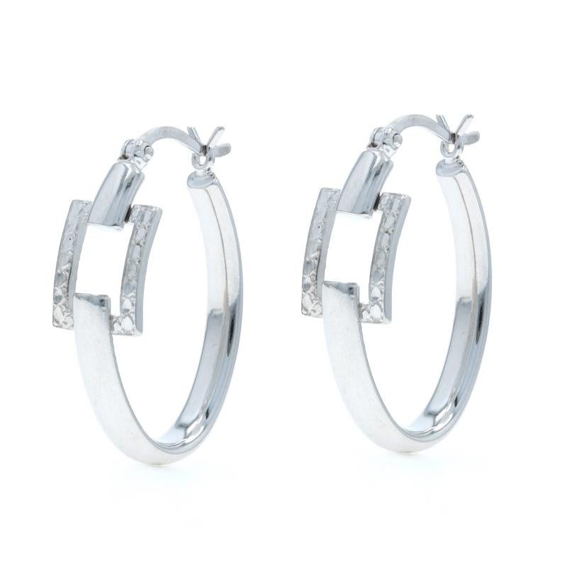 Contenuto del metallo: Oro bianco 14k

Stile: A cerchio
Tipo di chiusura: Chiusura a scatto
Tema: A Link

Misure

Altezza: 31/32