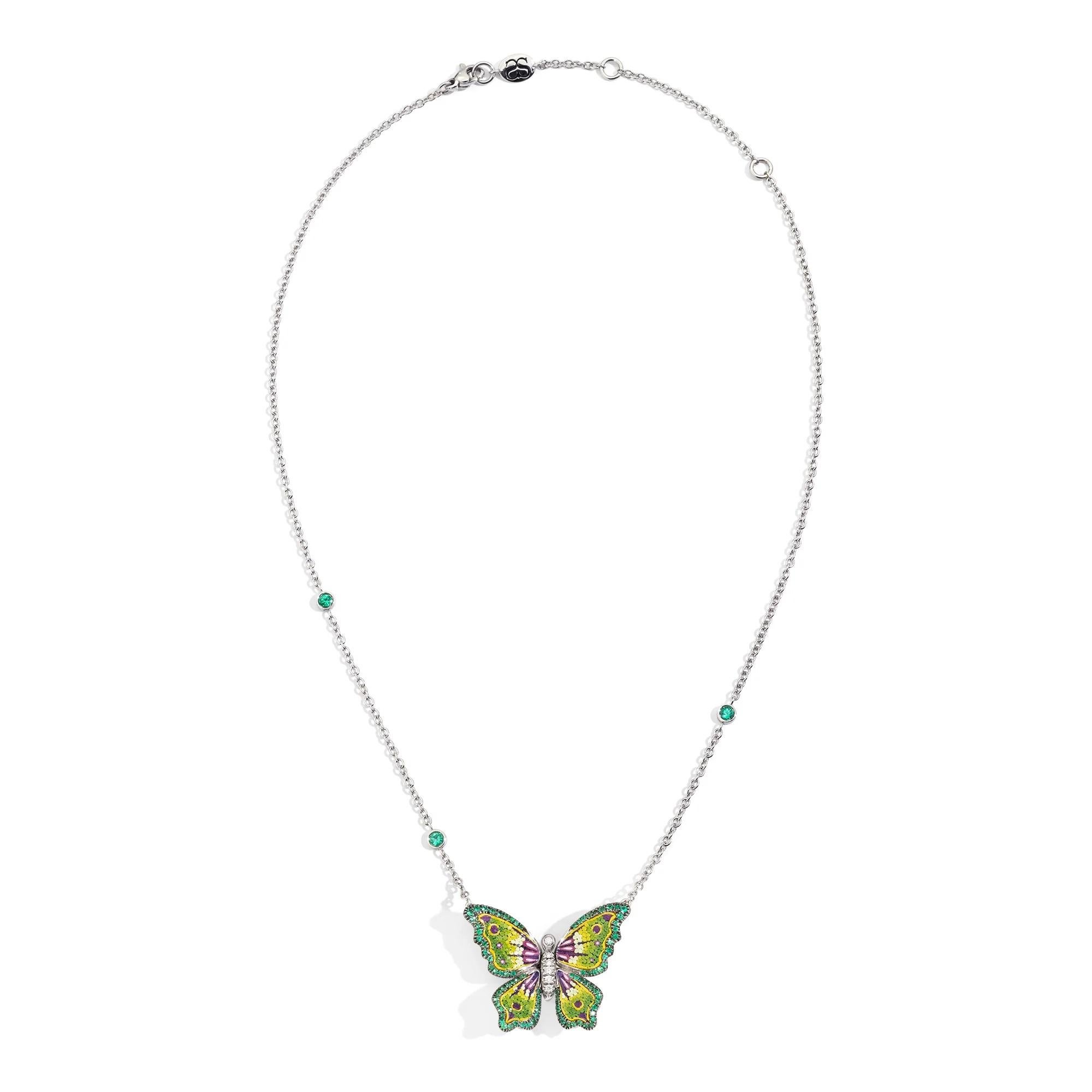 White Gold Butterfly Necklace with White Diamonds, Malachite and Micromosaic Moderno en venta