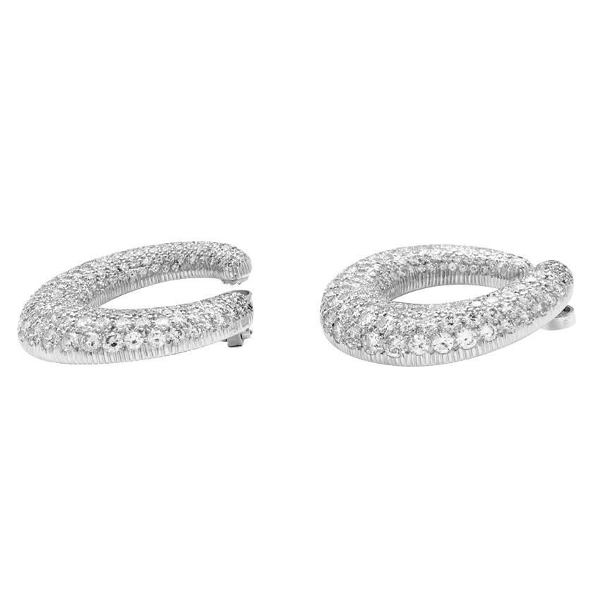 A 750/000 white gold, Cartier hoop earrings, entirely paved with brilliant cut diamonds for a total weight of about 13 carats.
Clip system. 
Circa 1990