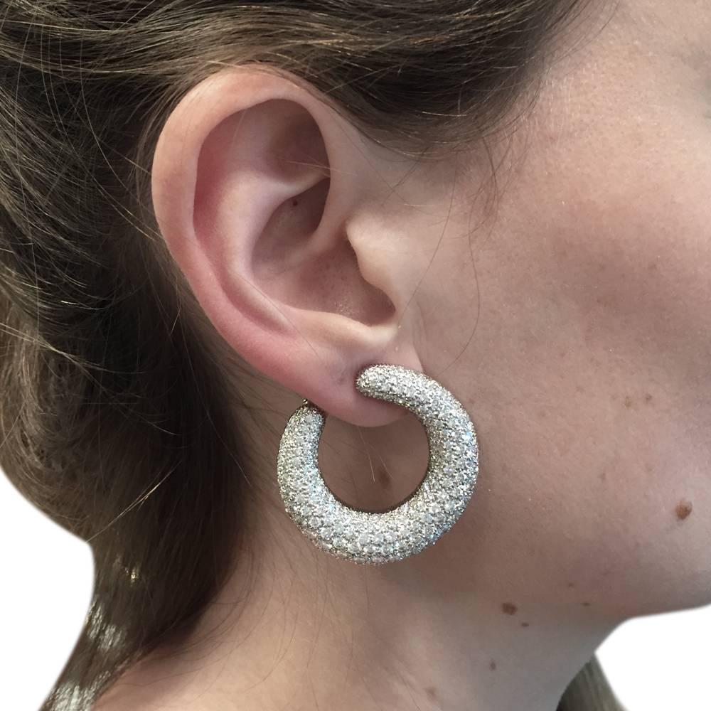 Cartier Hoop Earrings Set with a Brilliant-Cut Diamonds Pavé In Excellent Condition In Paris, IDF