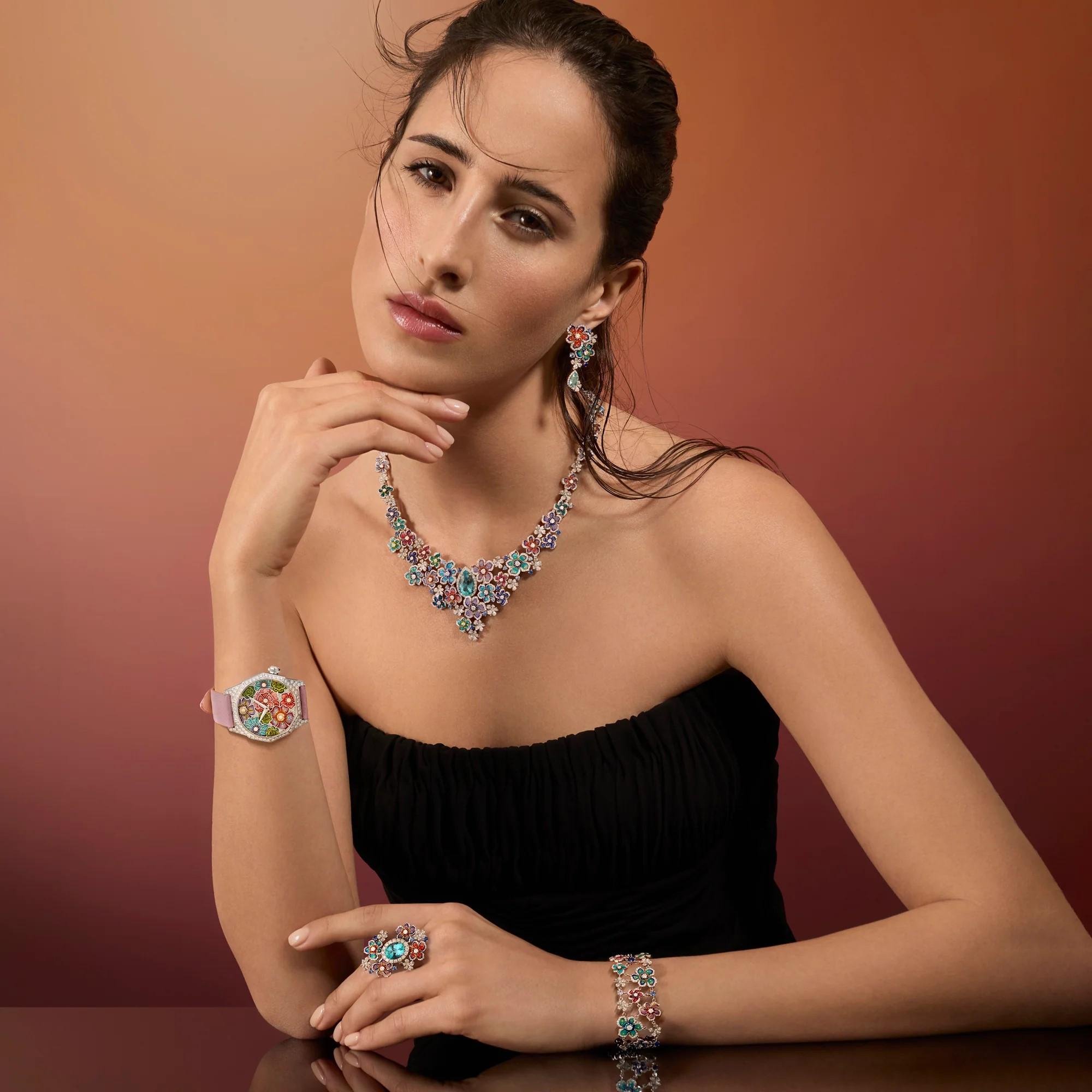 Pulsera de cadena de oro blanco con zafiros azules, diamantes blancos y micromosaico Contemporáneo en venta