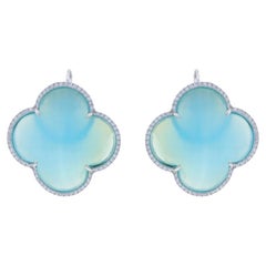 Boucles d'oreilles pendantes en or blanc, calcédoine et diamant, 18k .65ctw Quatrefoil Pierce