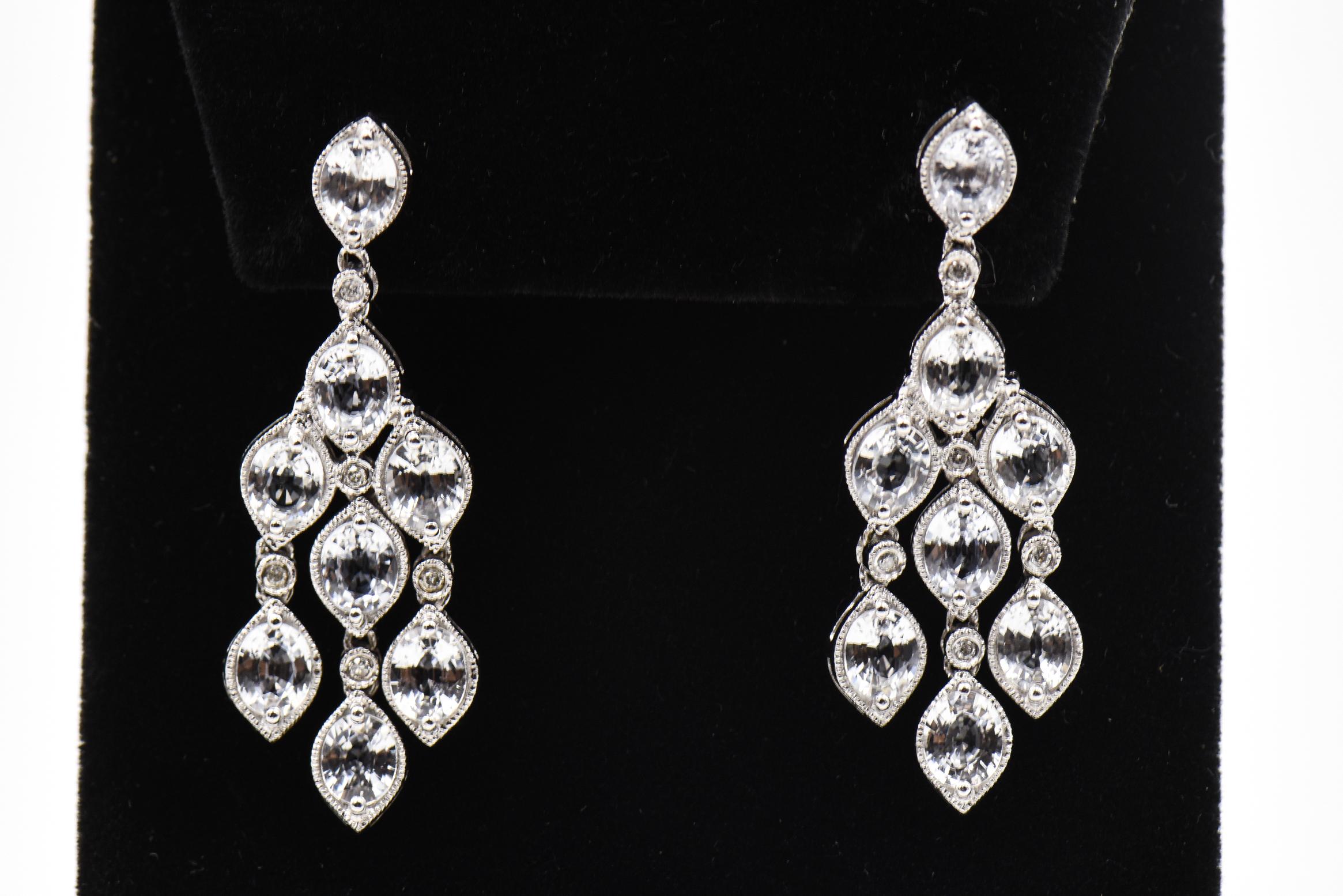White Gold Chandelier Earrings In Good Condition For Sale In Miami Beach, FL