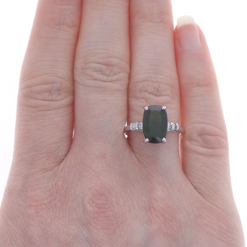 Ring aus Weißgold mit Chromdiopsid und Diamanten - 10k rechteckiger Kissenschliff 3,12 ctw im Zustand „Hervorragend“ im Angebot in Greensboro, NC