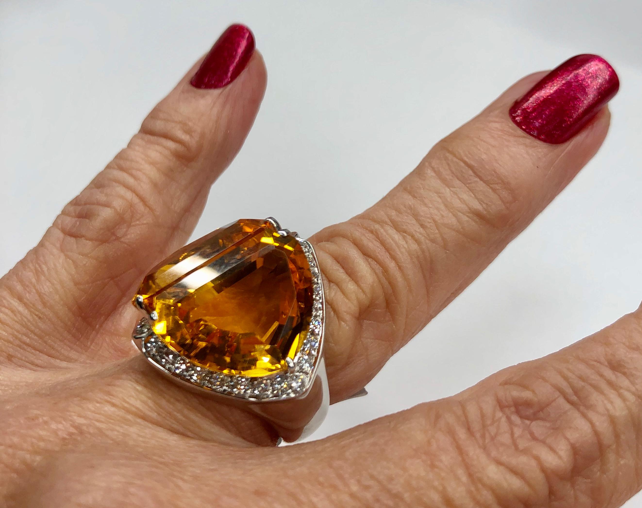 Trillion Citrine and Diamond Ring in 18K White Gold In Good Condition For Sale In Houston, TX