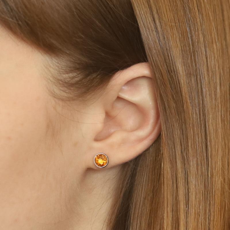Taille ronde Clous d'oreilles en or blanc et citrine - damier rond 14 carats percé 1,40 carat en vente