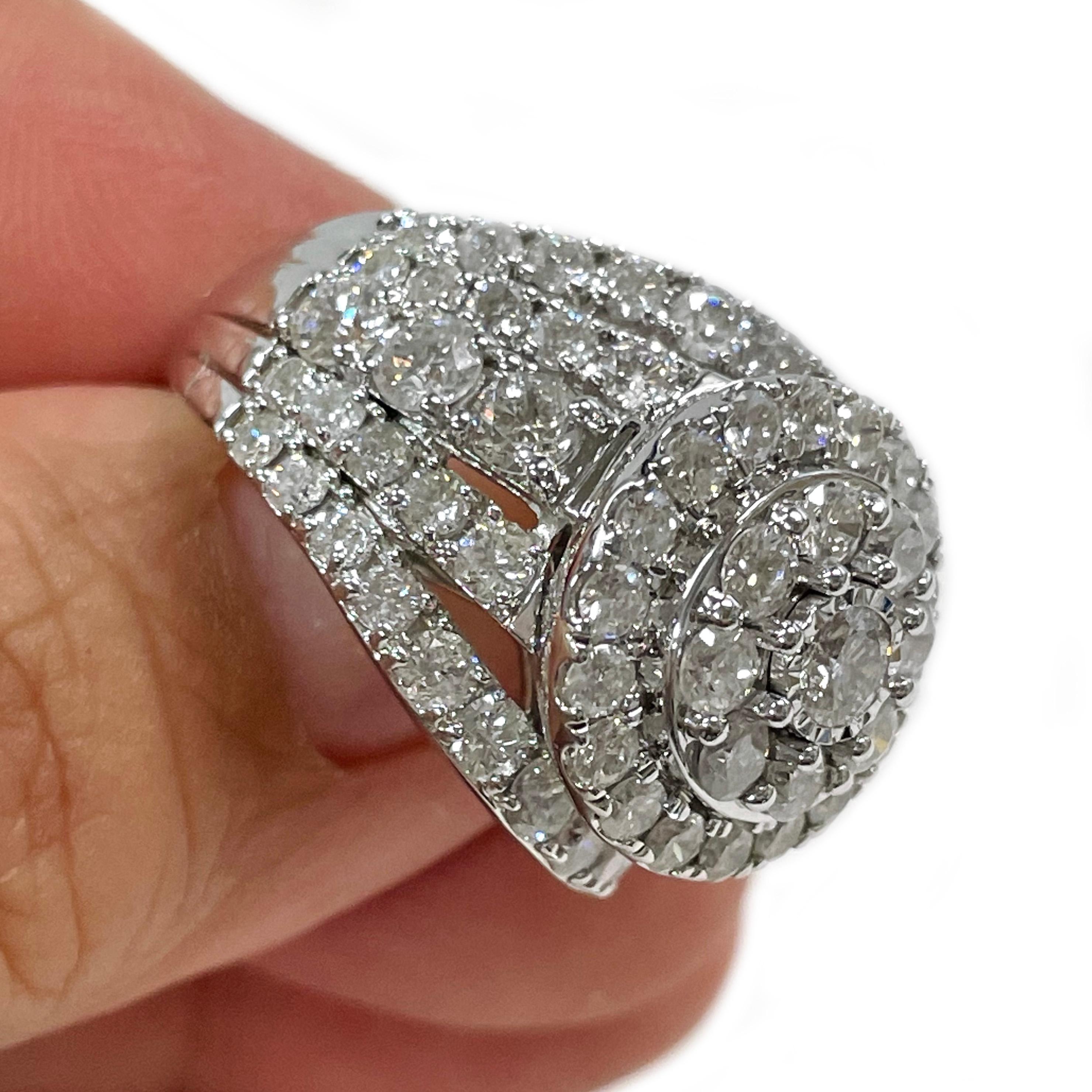 White Gold Cluster Diamond Ring In Excellent Condition For Sale In Palm Desert, CA