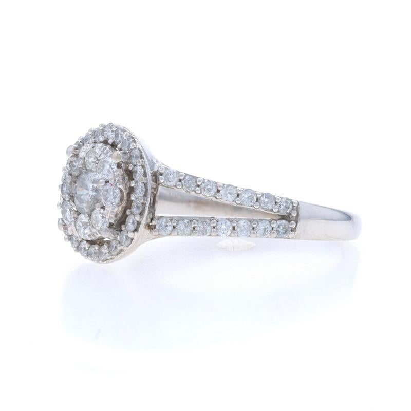 Bague de fiançailles en or blanc Cluster Halo 10k Round Brilliante 1.00ctw Pour femmes en vente