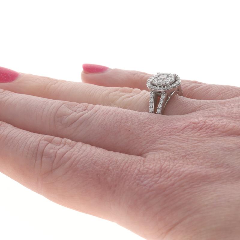 Bague de fiançailles en or blanc Cluster Halo 10k Round Brilliante 1.00ctw en vente 1
