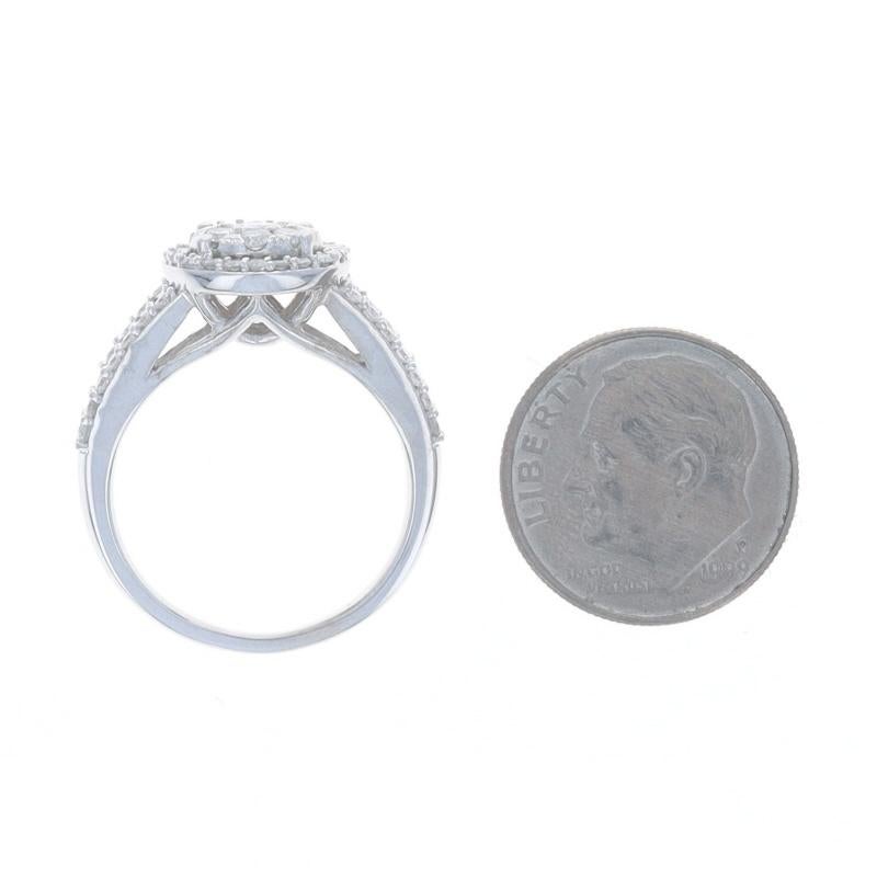 Bague de fiançailles en or blanc Cluster Halo 10k Round Brilliante 1.00ctw en vente 2