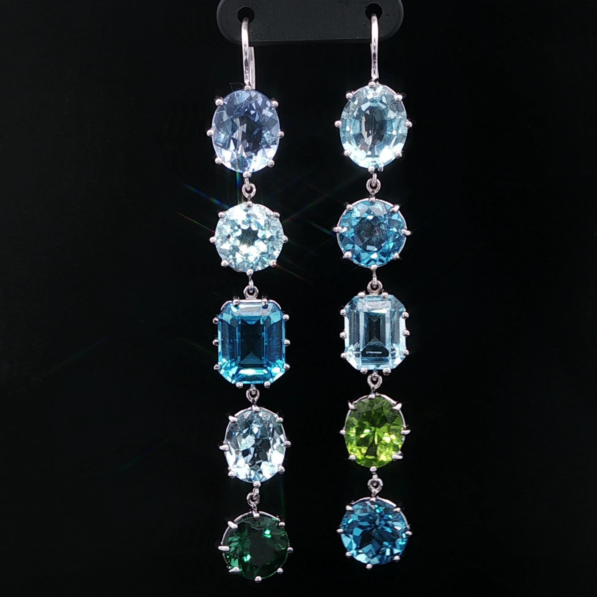 A. Collet in oro bianco, orecchini a goccia lunghi con peridoto e tormalina. in vendita 1