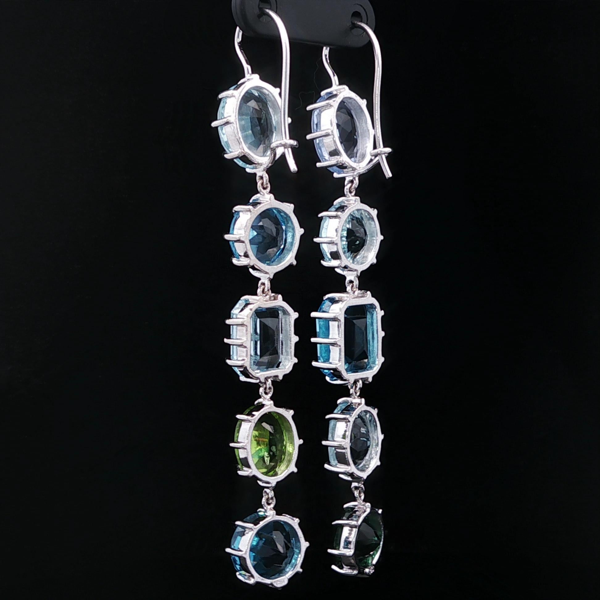 A. Collet in oro bianco, orecchini a goccia lunghi con peridoto e tormalina. in vendita 4