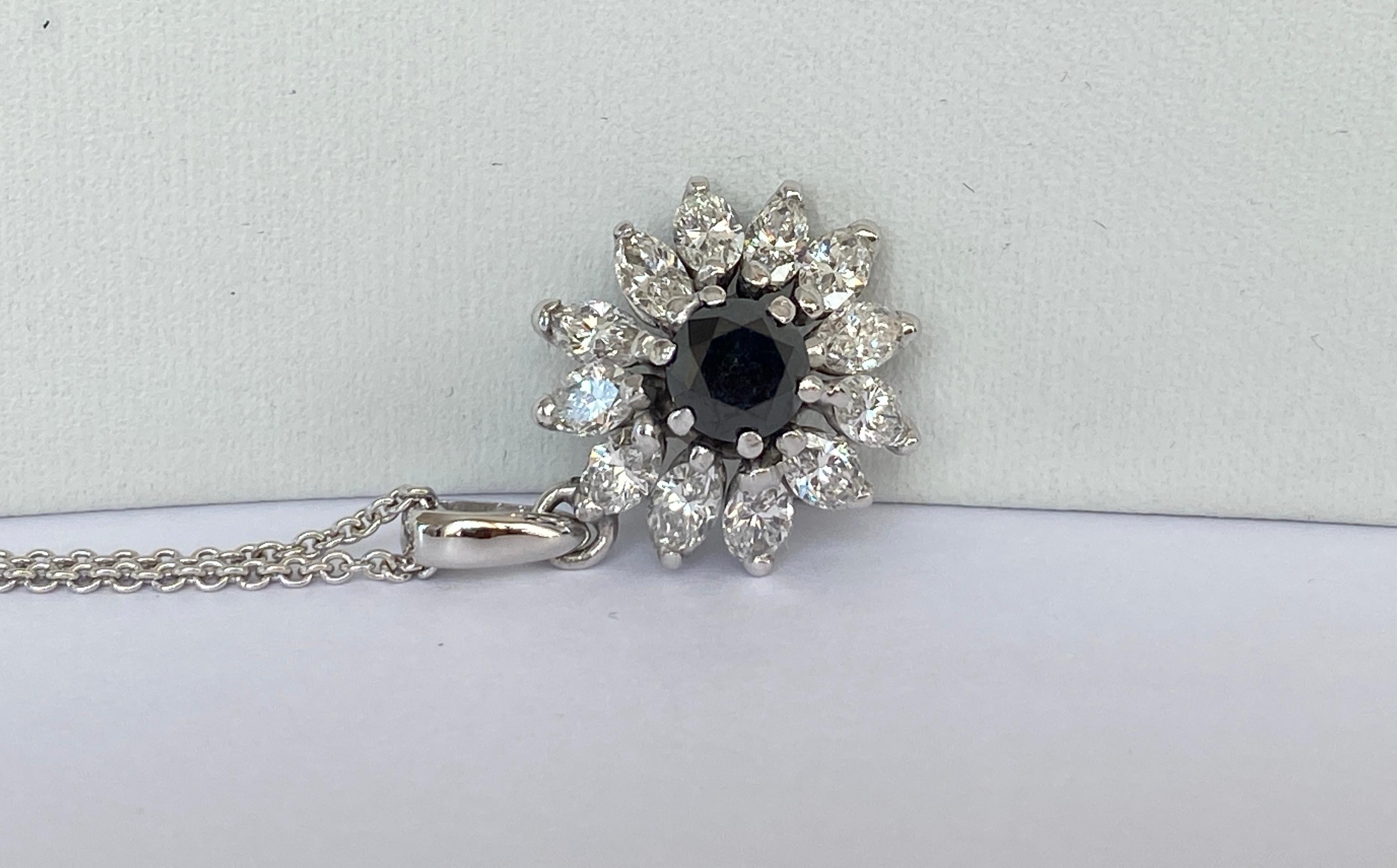 White gold collier flower pendant with 2.80 caraat white and black diamonds For Sale 1