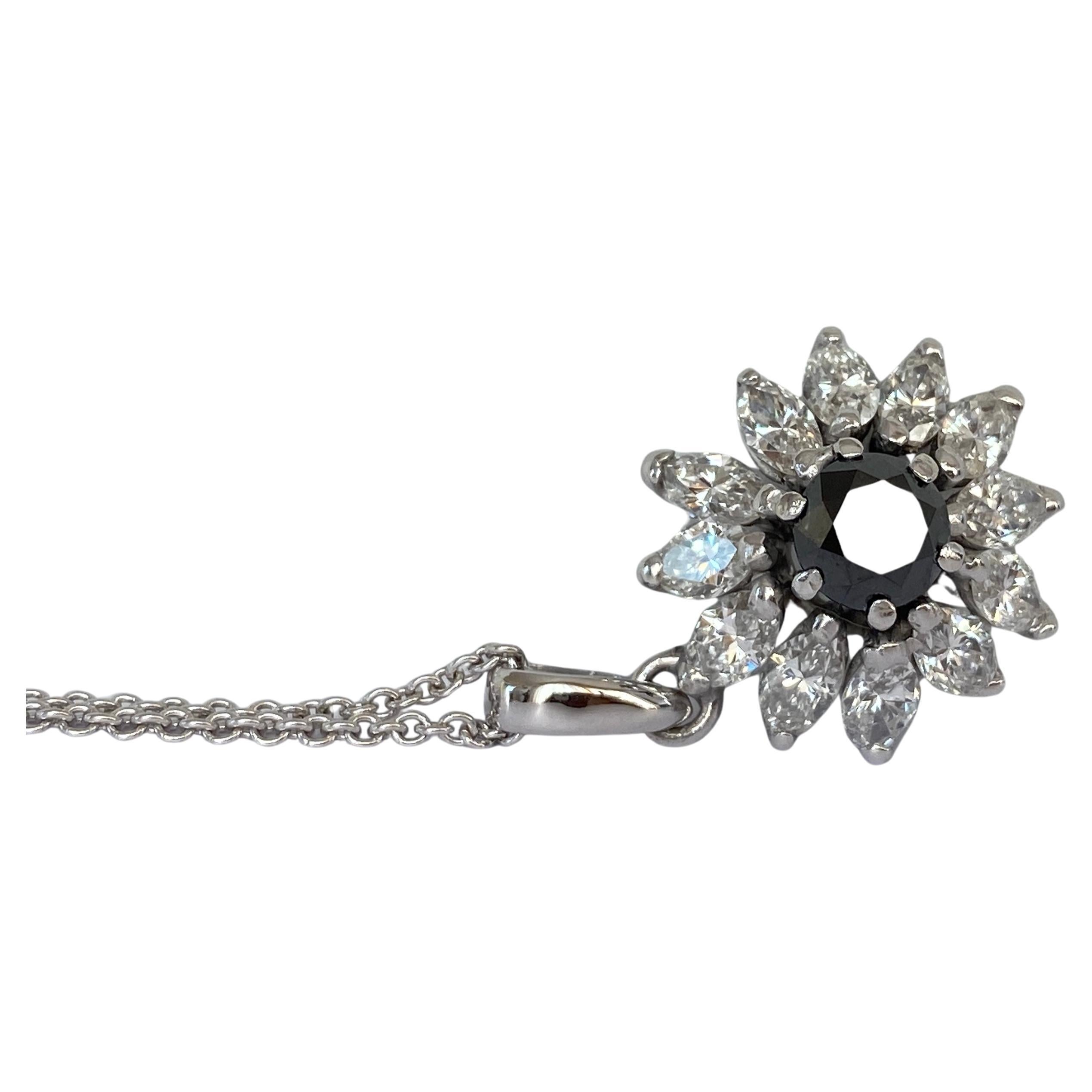 White gold collier flower pendant with 2.80 caraat white and black diamonds