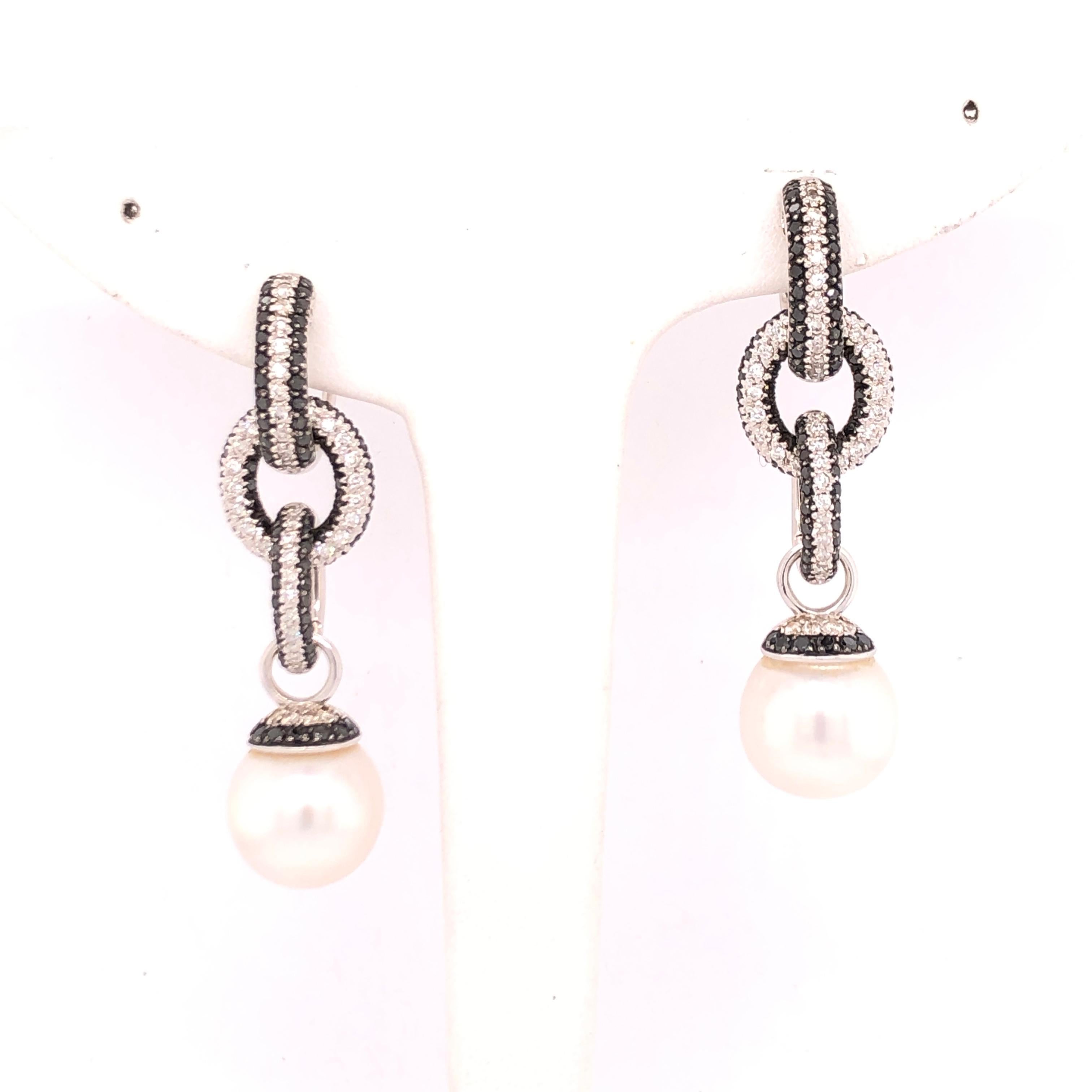 If you are looking for a pair of earrings that you can play with look no further! These 18K white gold, black and colorless diamond, and pearl earrings have removable links. You can wear them as long dangles, as pearl drops, as diamonds 