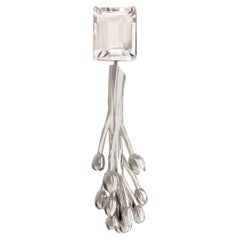 Broche contemporaine en or blanc avec Morganite rose clair