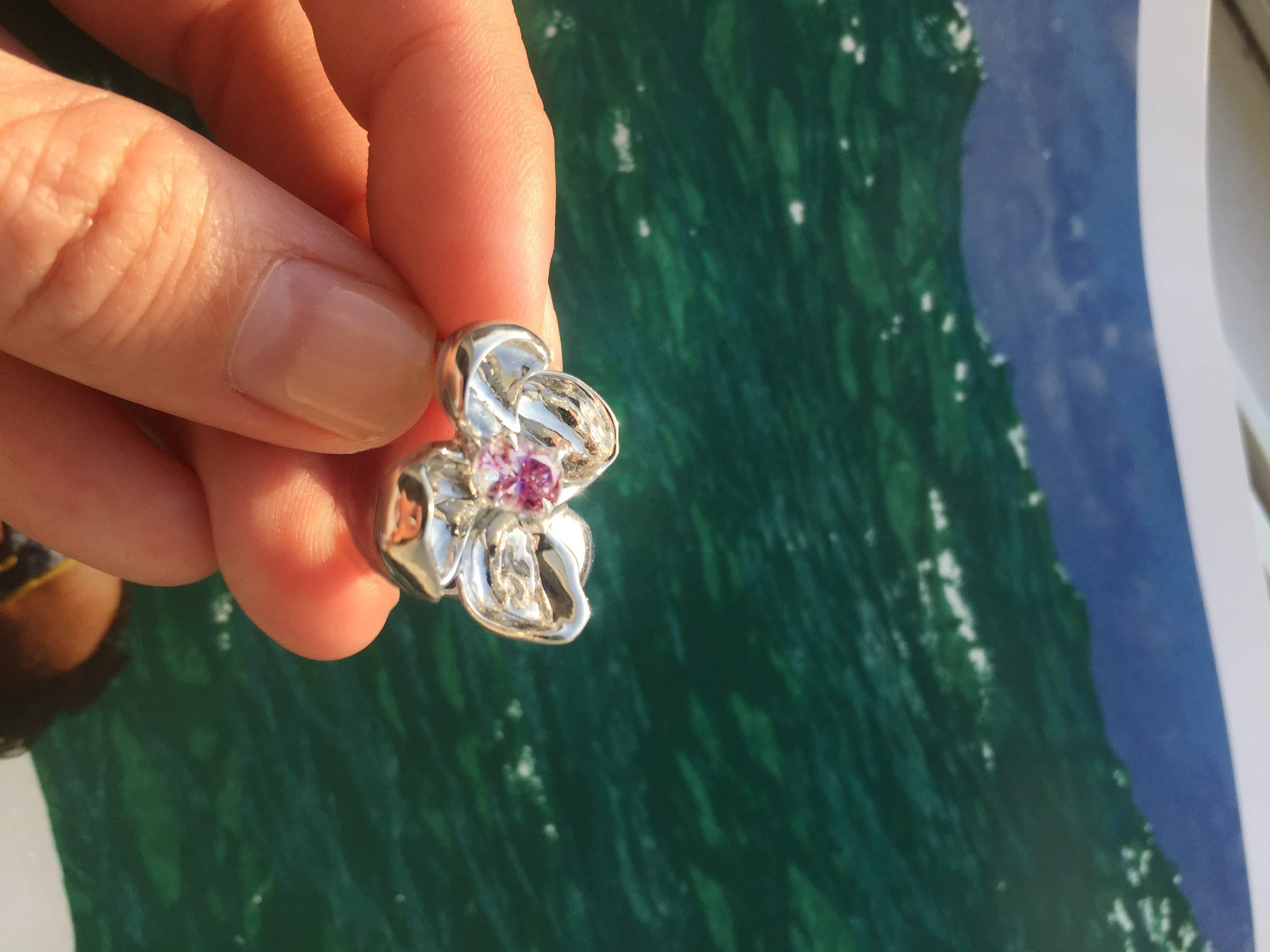 White Gold Contemporary Cocktail Ring with Lavender Purple Spinel For Sale 2
