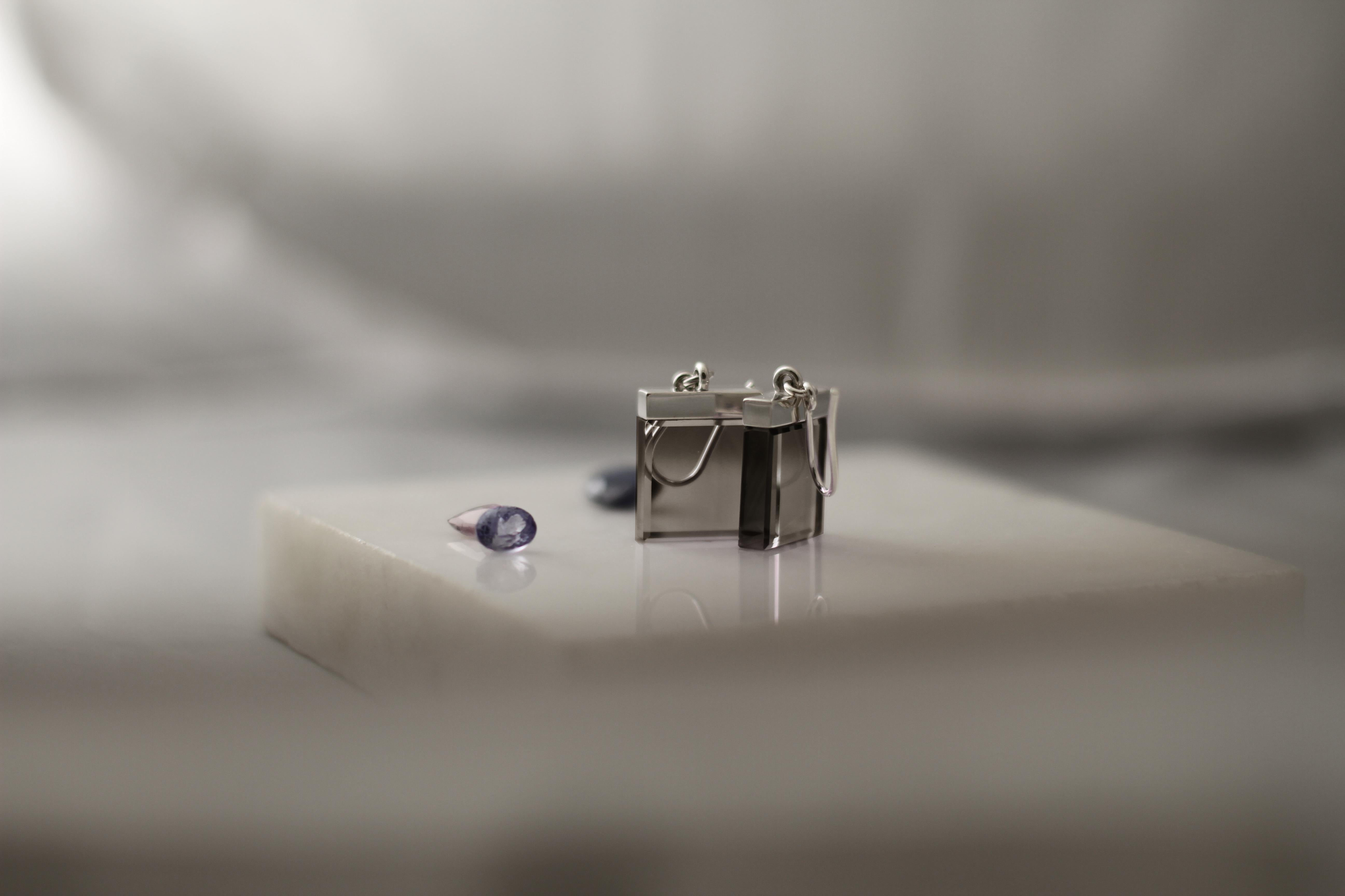 White Gold Contemporary Ink Earrings by Artist with Dark Smoky Quartz In New Condition For Sale In Berlin, DE