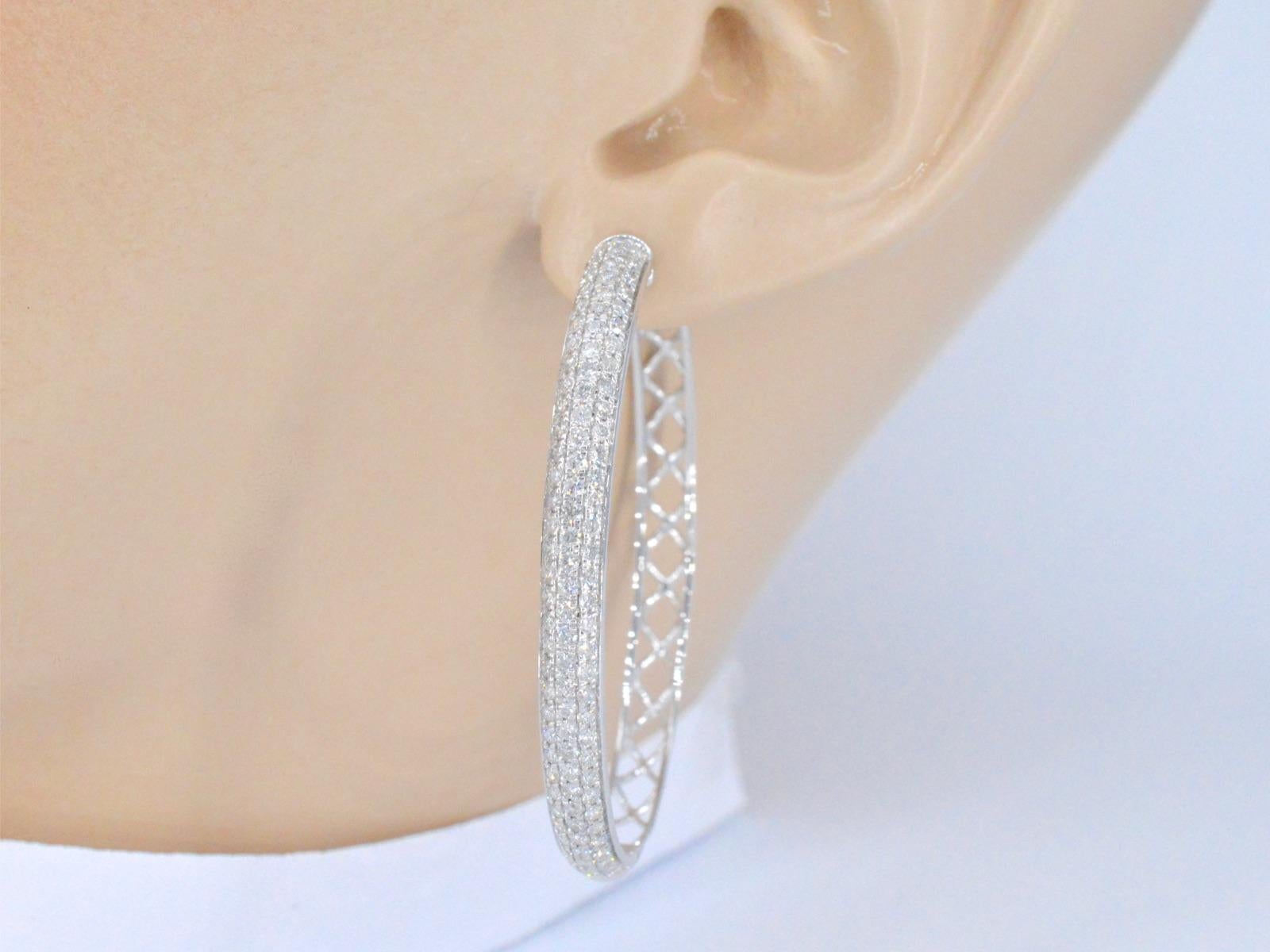 Taille brillant Boucles d'oreilles Créole en or blanc avec diamants en vente