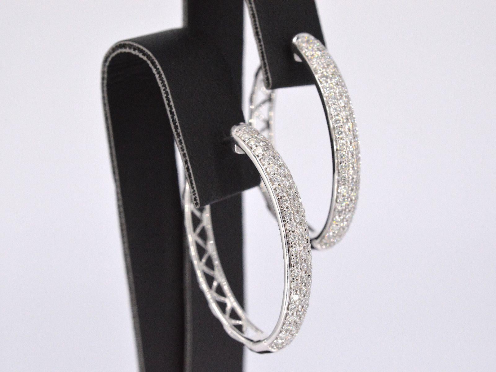 White gold creole earrings with diamonds In New Condition For Sale In AMSTELVEEN, NH
